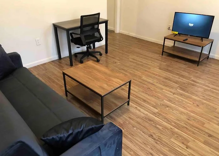 Private Apartment With 3 Bedrooms And 1 Bathroom Only 15 Minutes To Newark International Airport Ewr