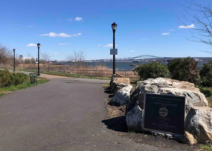 Private Apartment With 3 Bedrooms And 1 Bathroom Only 15 Minutes To Newark International Airport Ewr