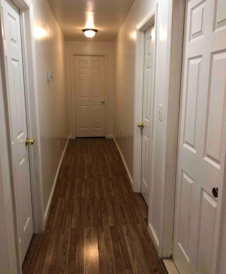 Private With 3 Bedrooms And 1 Bathroom Only 15 Minutes To Newark International Airport Ewr Apartment Elizabeth