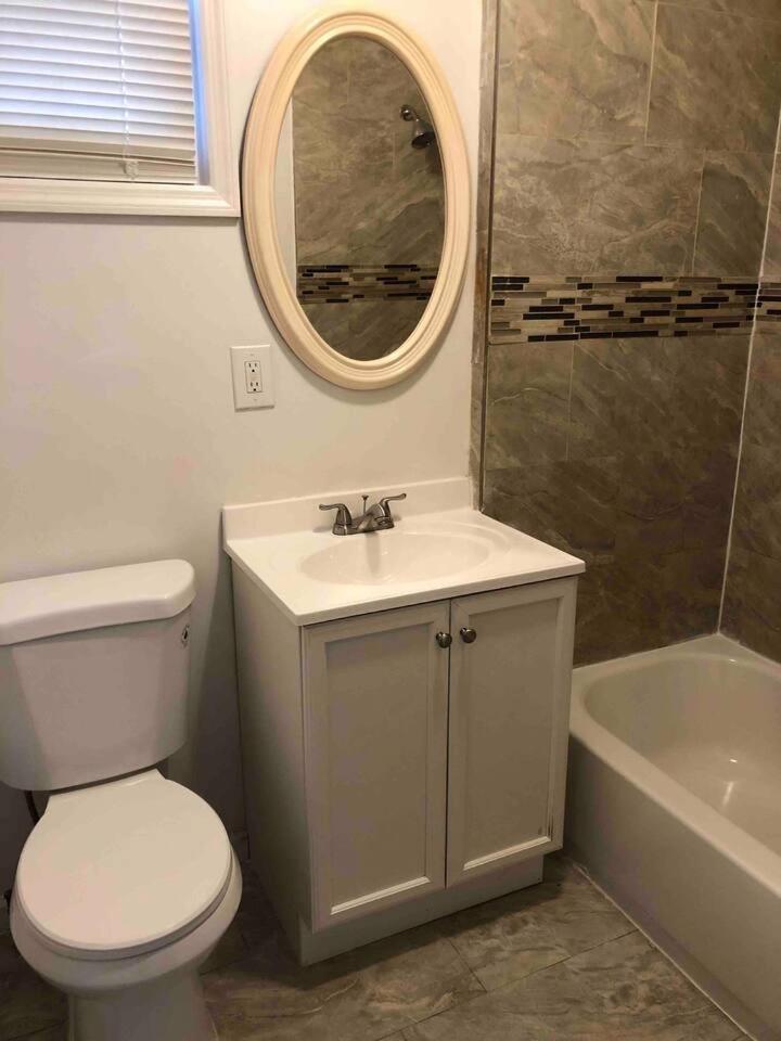 Apartment Private With 3 Bedrooms And 1 Bathroom Only 15 Minutes To Newark International Airport Ewr Elizabeth