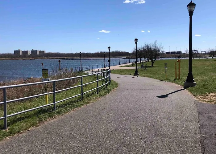 Private Apartment With 3 Bedrooms And 1 Bathroom Only 15 Minutes To Newark International Airport Ewr