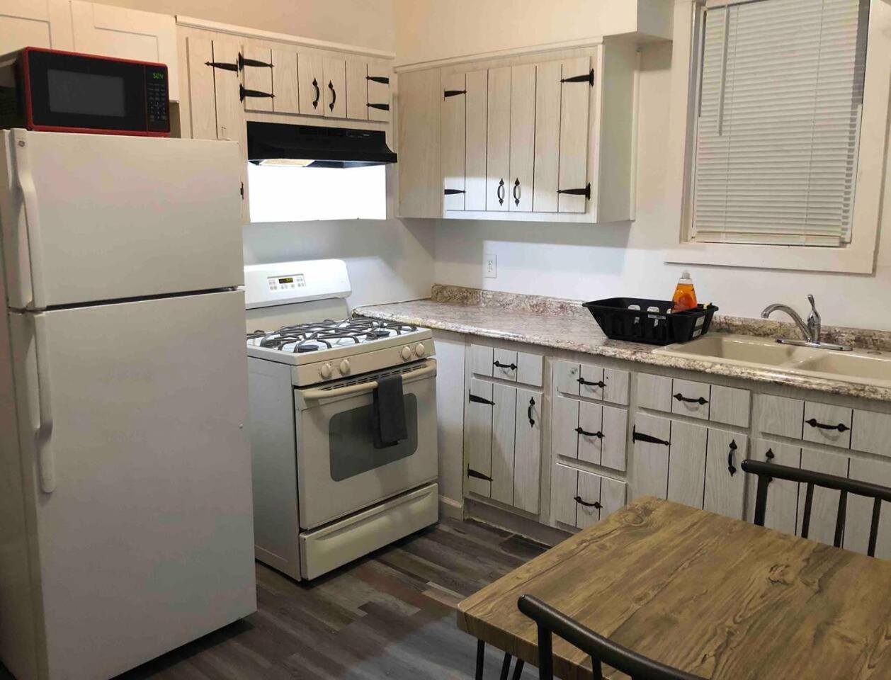 Private With 3 Bedrooms And 1 Bathroom Only 15 Minutes To Newark International Airport Ewr * Elizabeth